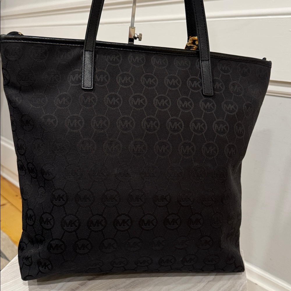 Michael Kors Bag Bennet Black Signature Logo Tote - Picture 9 of 17